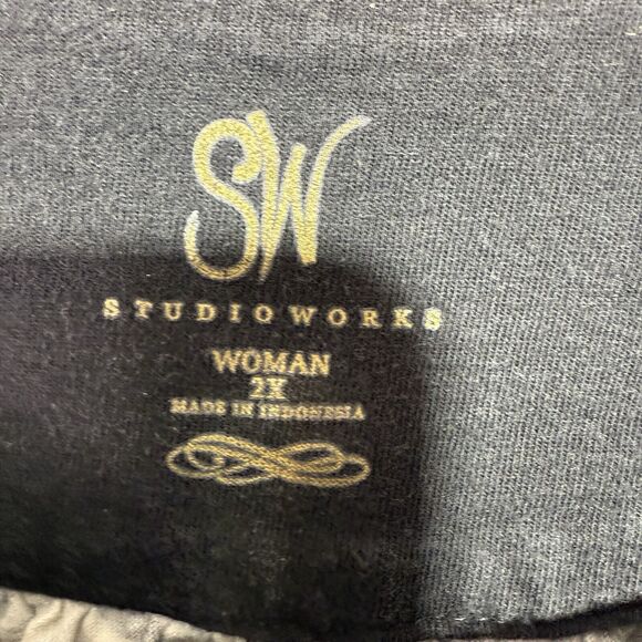 Studio Works Top Women’s Size 2X Black & White Sleeveless Chevron Studded Collar - Picture 5 of 9